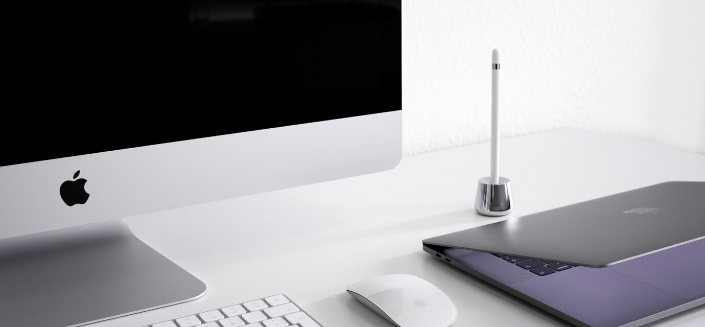 silver iMac, keyboard, and mouse