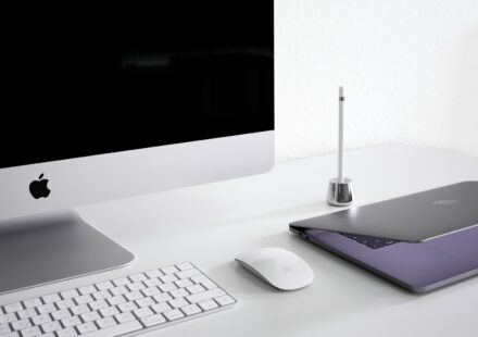 silver iMac, keyboard, and mouse